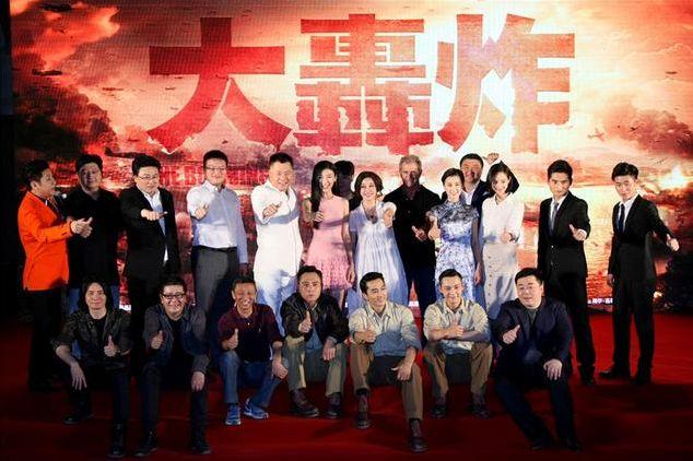电影《大轰炸》还未上映，崔永元一记巴掌打懵明星，打醒上海市民