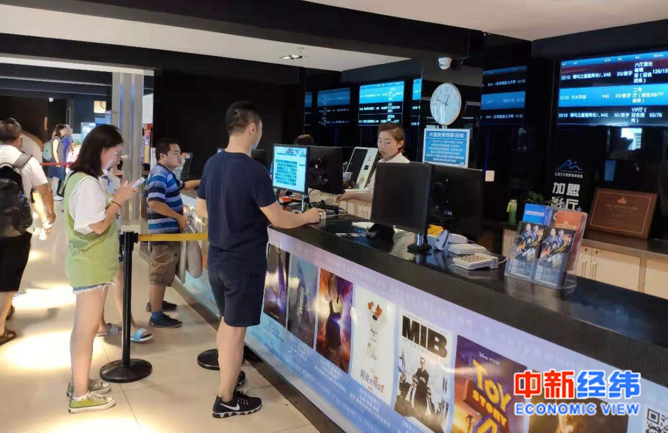 国庆档电影市场＂三强争霸＂ 你看好哪一步、哪家公司?