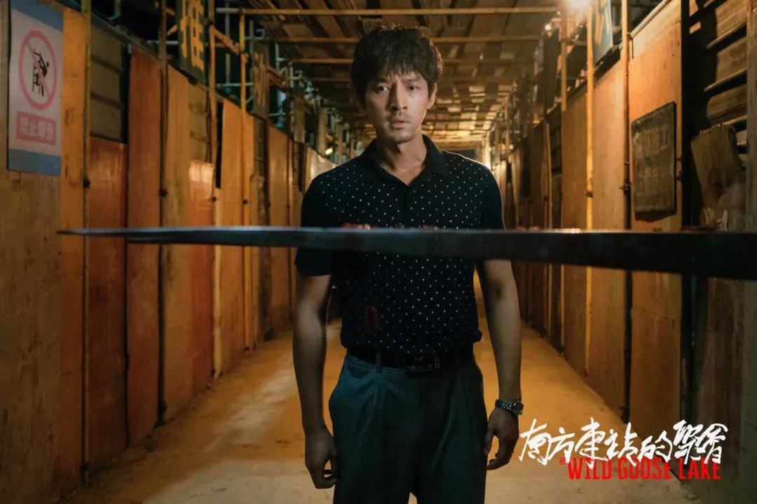 10月6日大盘5.44亿《中国机长》累计近18亿《我的祖国》破20亿《攀登者》7.66亿