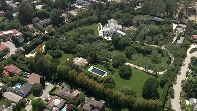 1.65亿美元！世界首富贝索斯买下原华纳兄弟总裁的最贵豪宅