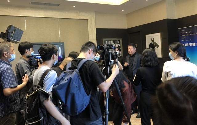  “档期越扎堆越好，现在需要片子”| 对话于冬