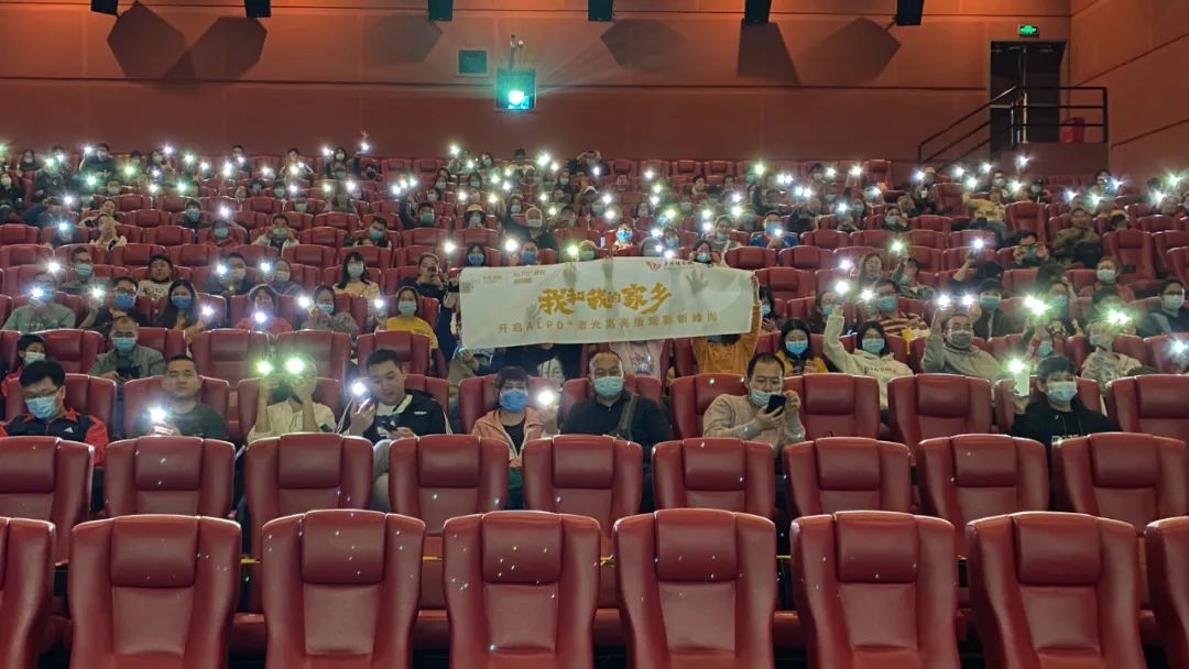 画面太暗看不清？《我和我的家乡》高亮版背后的亮度革命