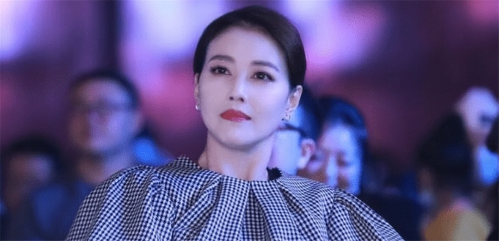 周海媚昏迷抢救！知情人透露病情，细数她的亿万身家和8个男人