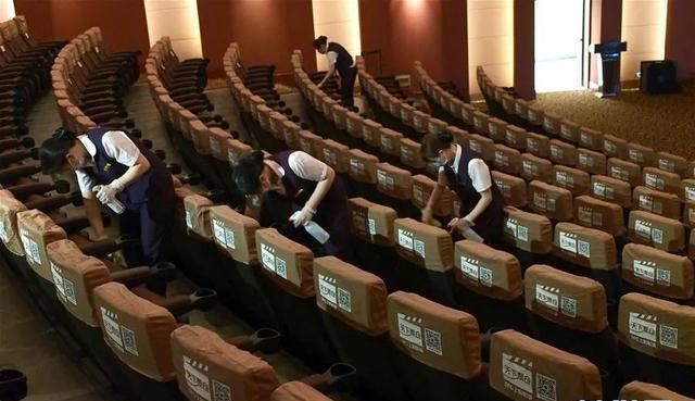 《八佰》和《我和我的家乡》对华谊和北京文化意味着什么?