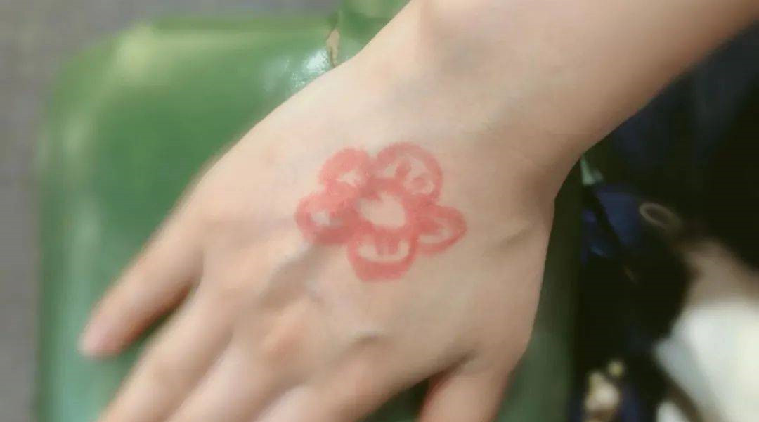 易烊千玺制造“3天6亿”：《送你一朵小红花》成贺岁档最大爆款？